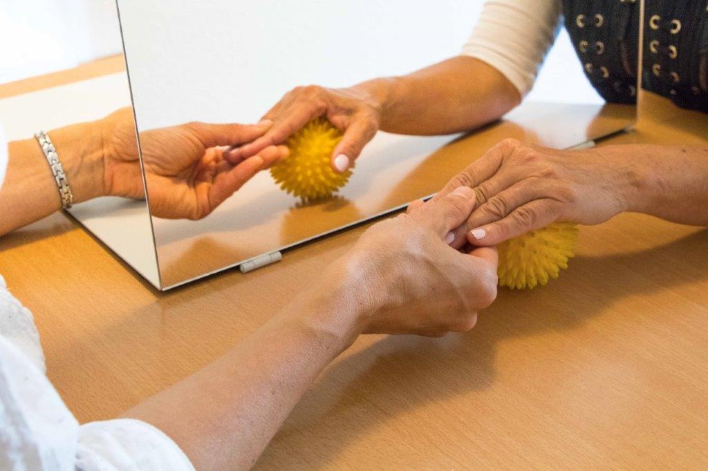 Handtraining und Handtherapie in der Ergotherapie in Nufringen und dem Landkreis Böblingen, Hausbesuche zuhause und im Pflegeheim oder betreutem Wohnen